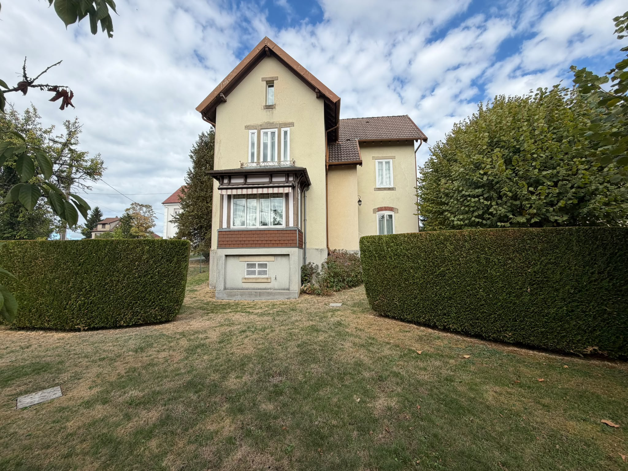 Maison à vendre à Beaucourt, 215 m², 7 pièces – photo 1 sur 34